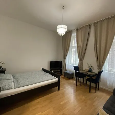 Apartment Cosy - Stepanska 1 *